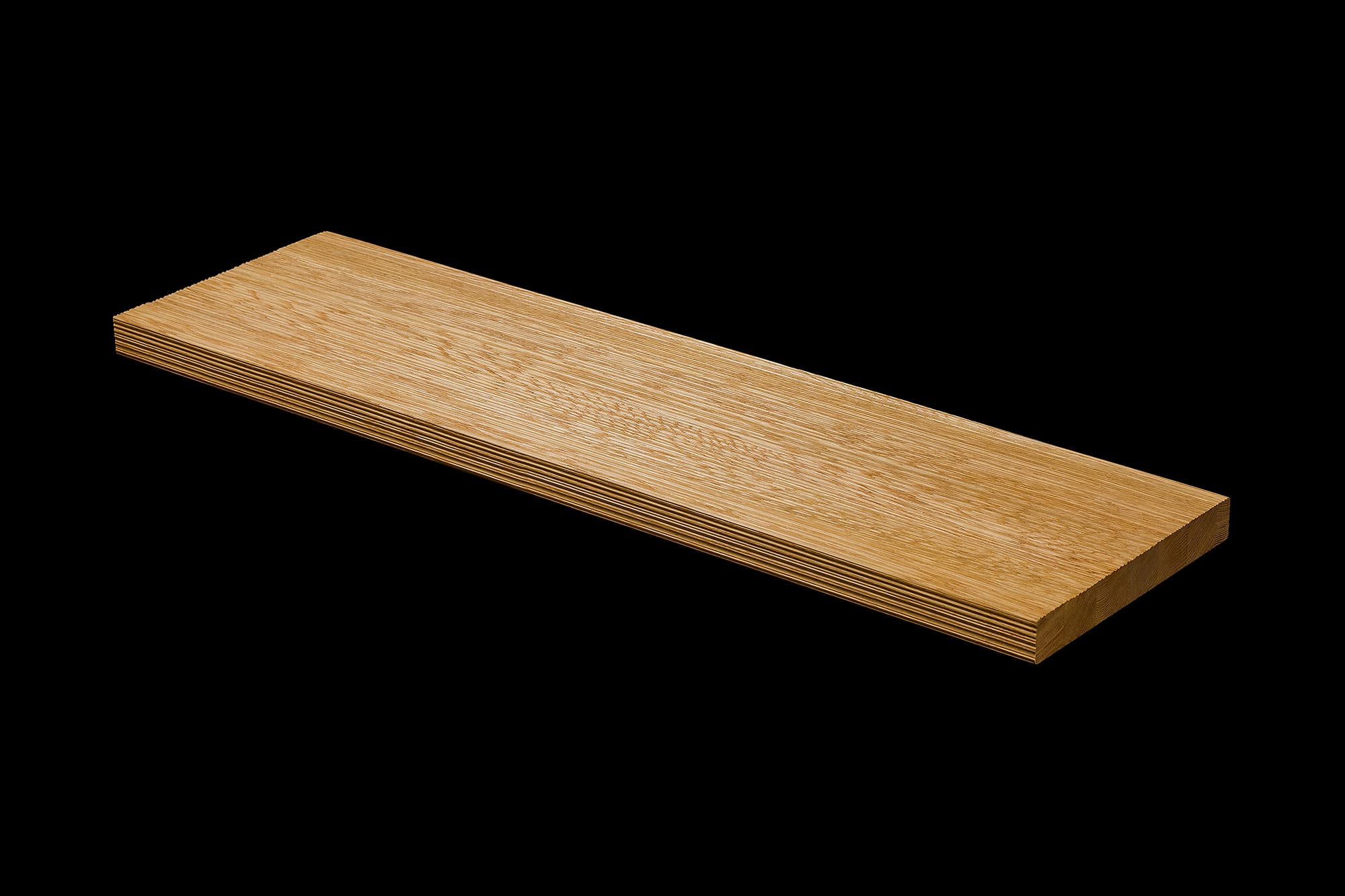 Helt trappsteg med kraftigt borstad yta