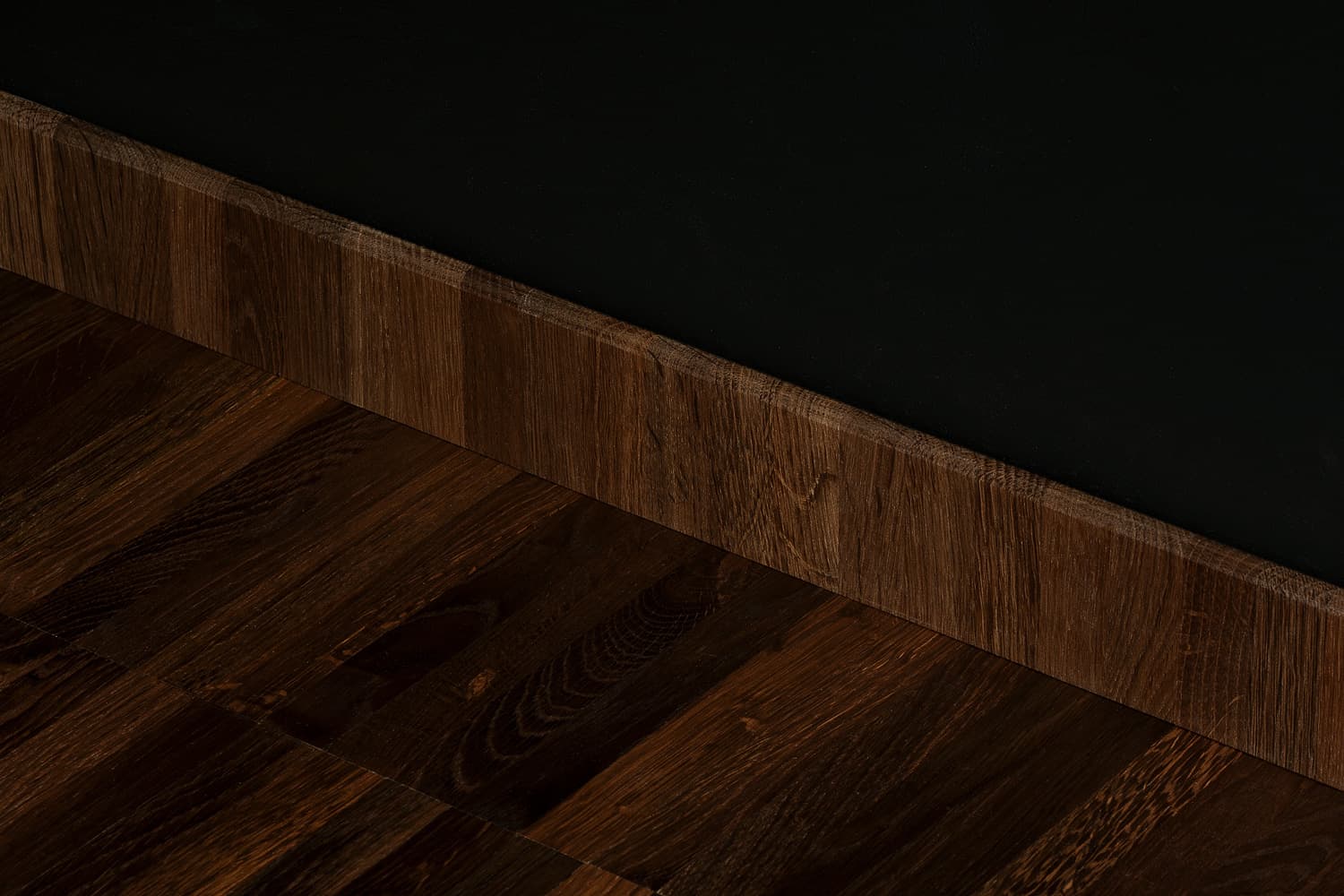 Tillgängliga i alla träslag och ytbehandlingar